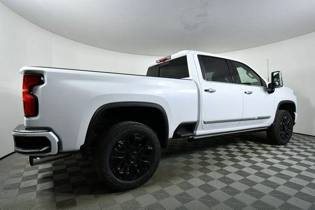 New 2026 Polar White Tricoat Chevrolet High Country image 10