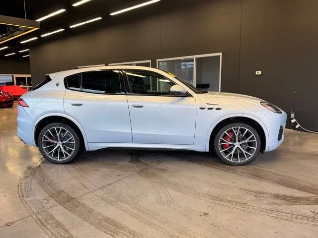 Certified Used 2023 Bianco Astro Metallic Maserati Modena image 6