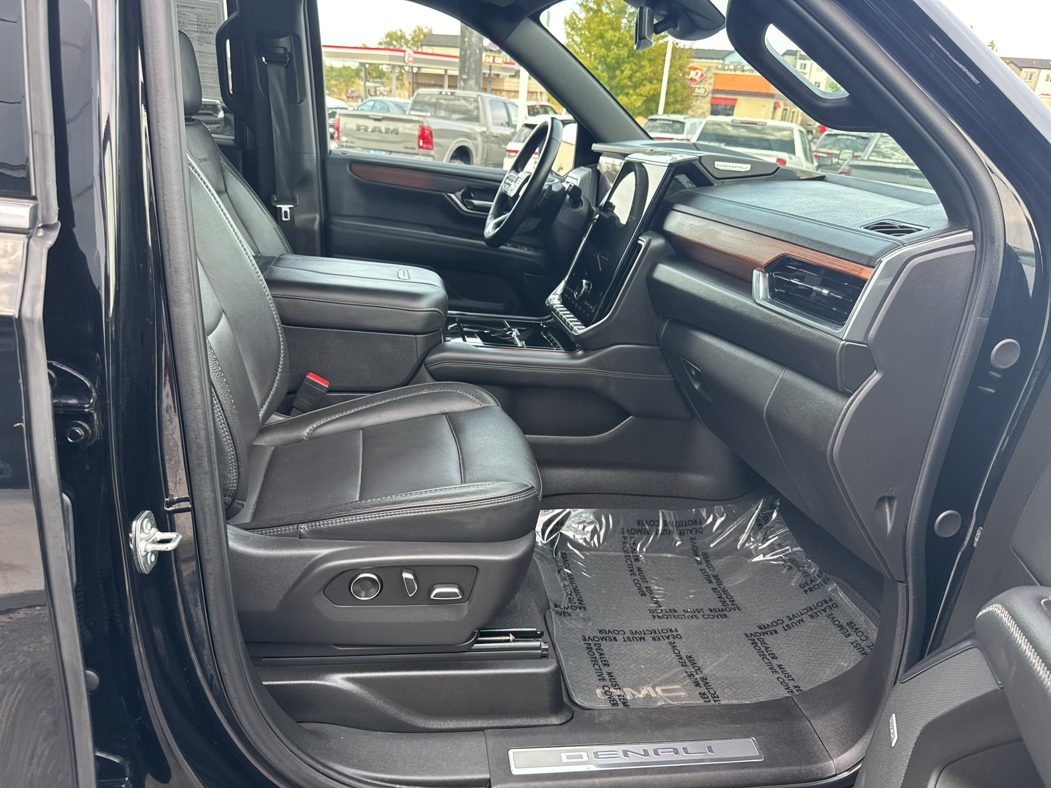 Used 2025 Onyx Black GMC Denali image 10