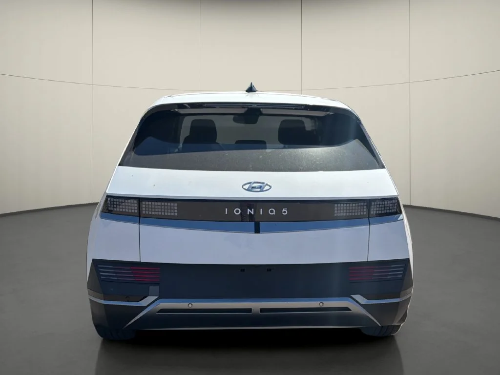 Used 2024 White Hyundai SEL image 6