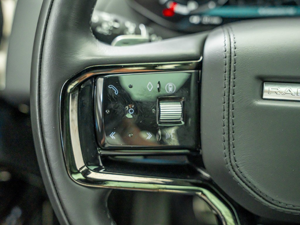 Used 2024 Black Land Rover Dynamic SE image 27