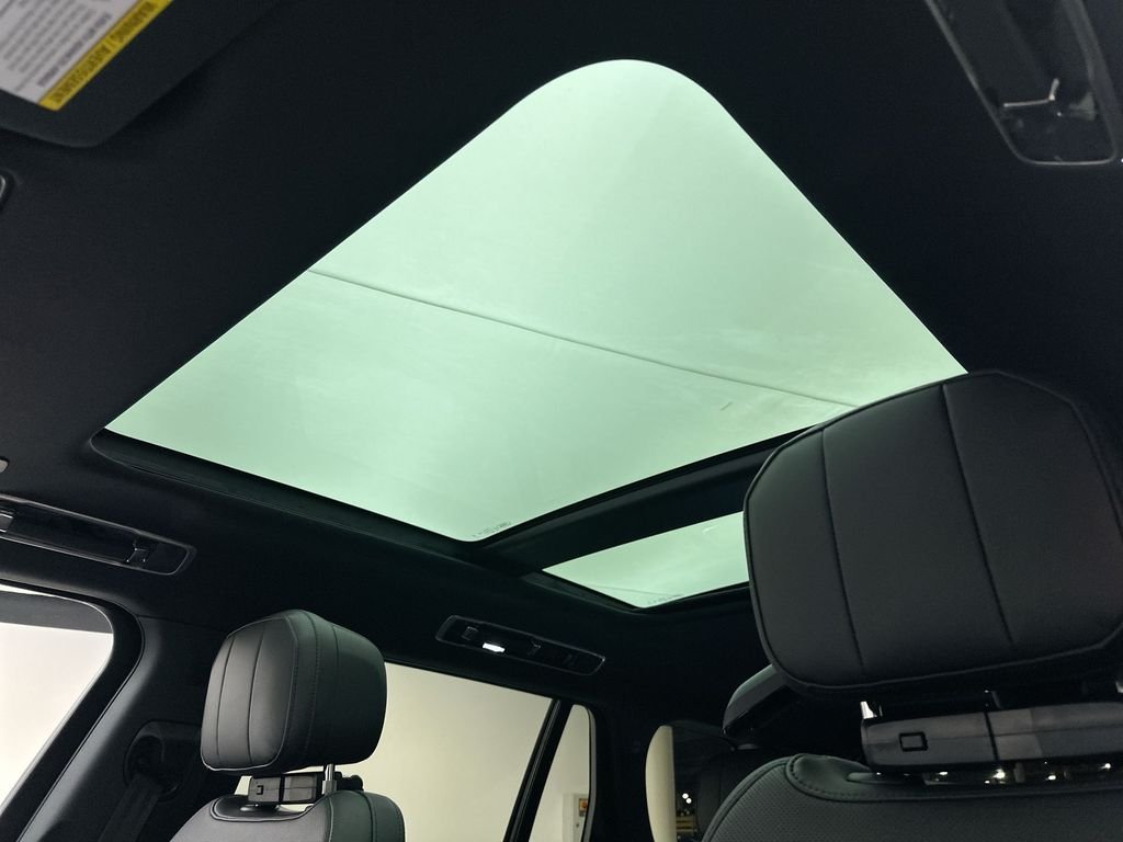 New 2026 Santorini Black Land Rover SE image 11