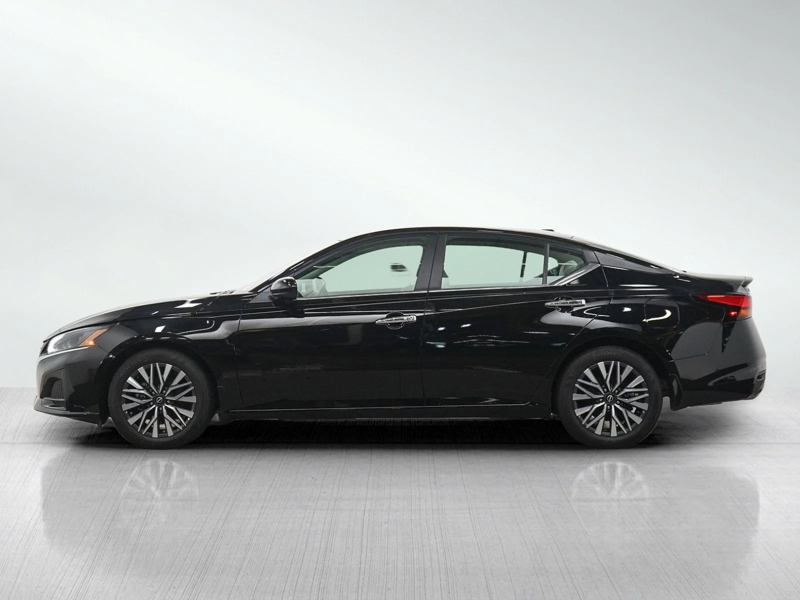 Used 2025 Nissan Altima SV with VIN 1N4BL4DV2SN301409 for sale in Minneapolis, Minnesota