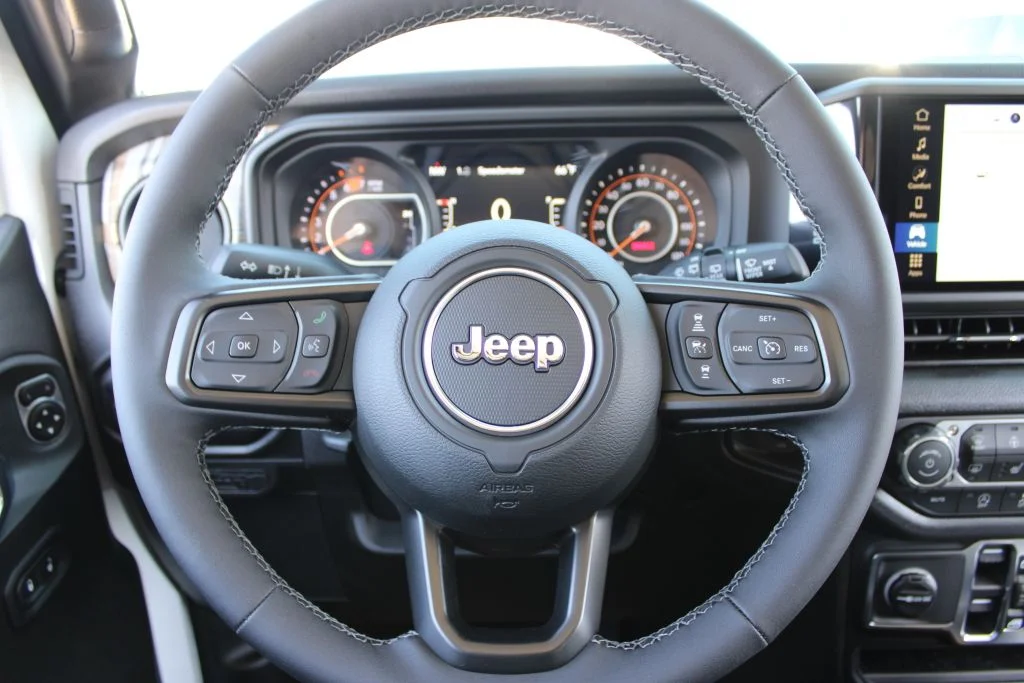 New 2026 Bright White Clear-Coat Exterior Paint Jeep 85th Anniversary Edition image 26