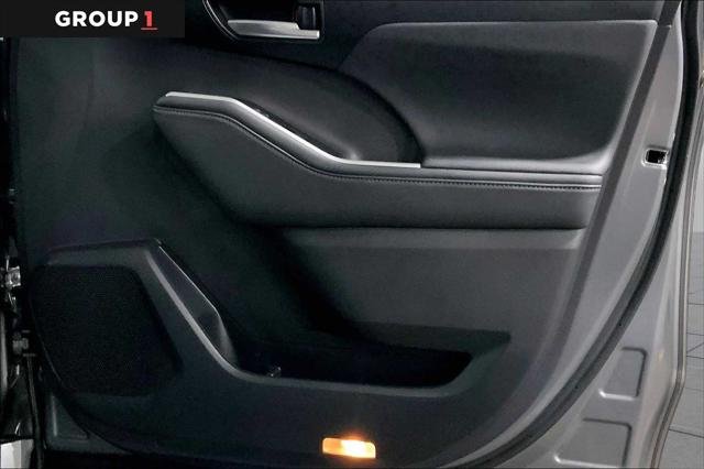 Certified Used 2025 PRECIOUS METAL Toyota  image 23
