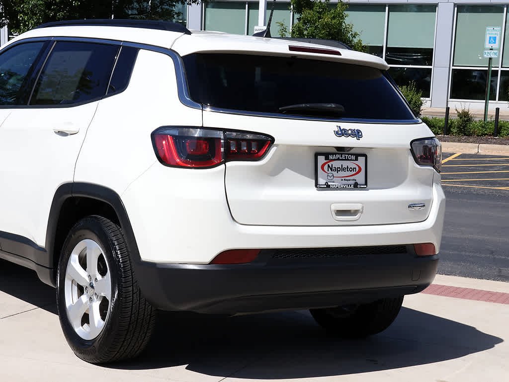 Used 2018 White Clearcoat Jeep Latitude image 8