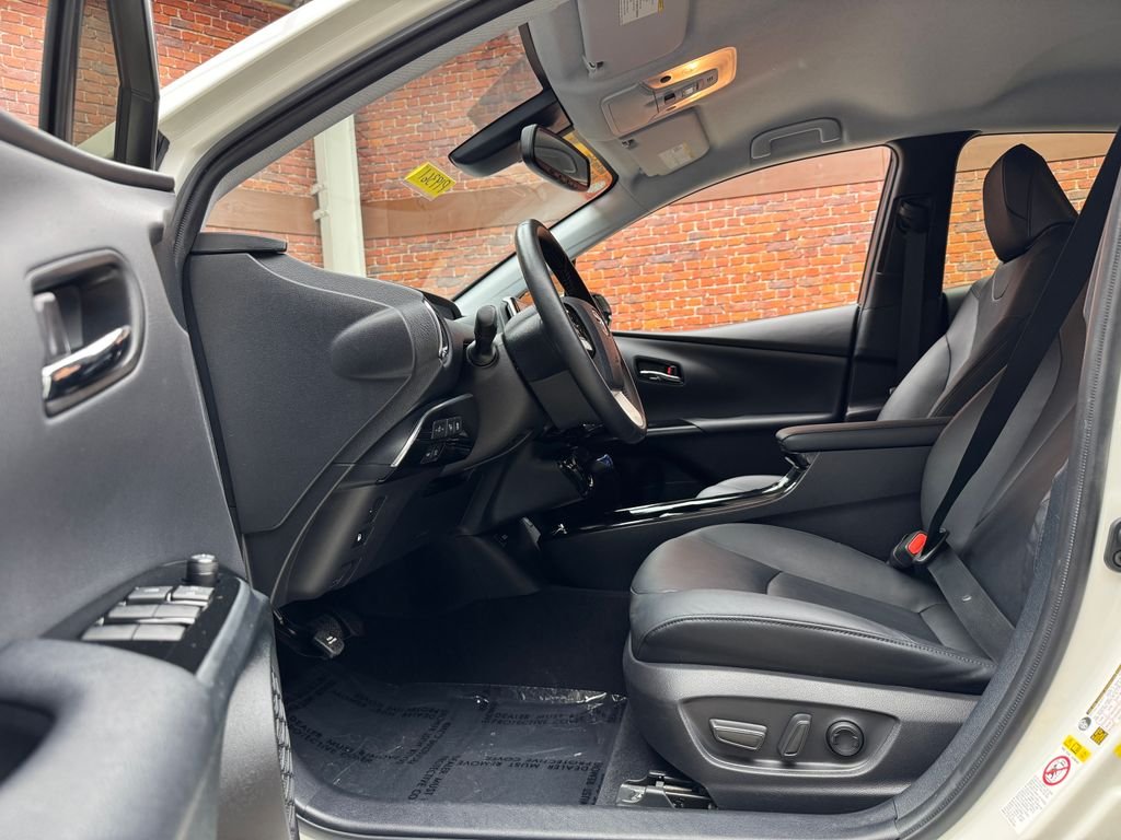 Used 2019 White Toyota Advanced image 21