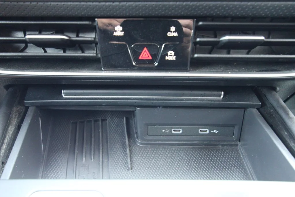 Used 2025  Volkswagen 2.0T SE image 26