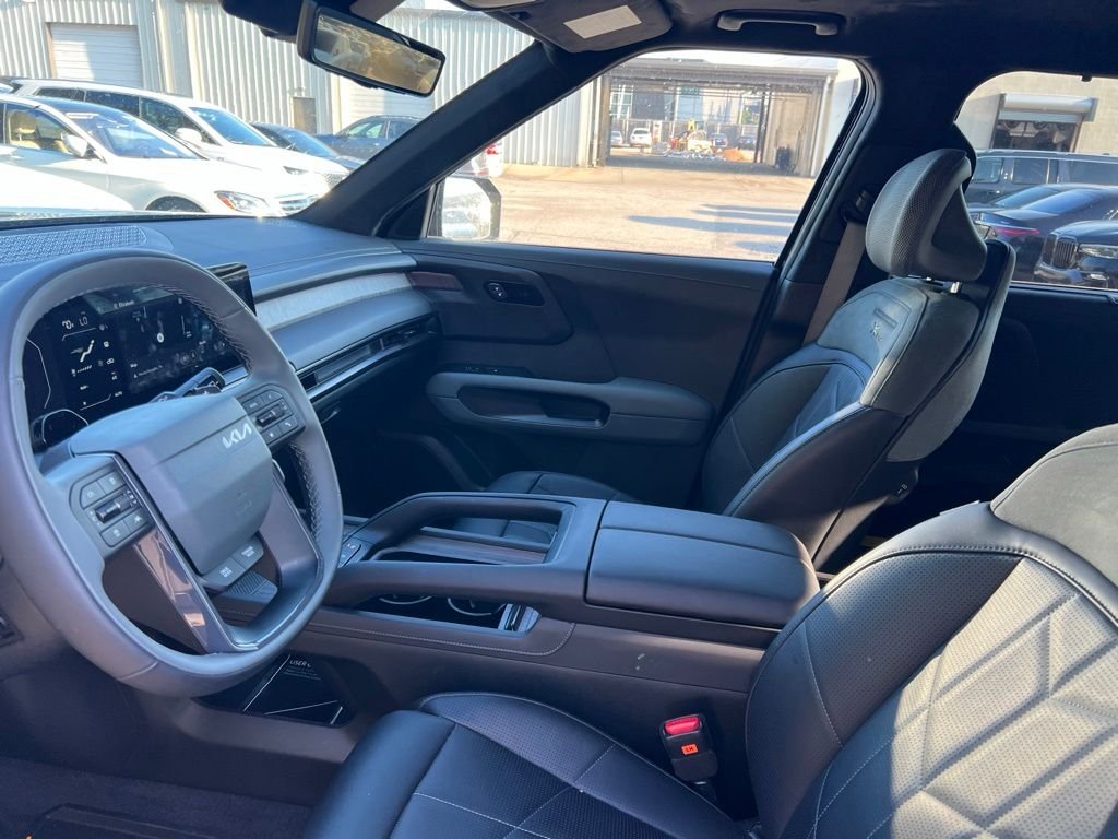 Used 2027 Black Kia X-Line SX-Prestige image 6