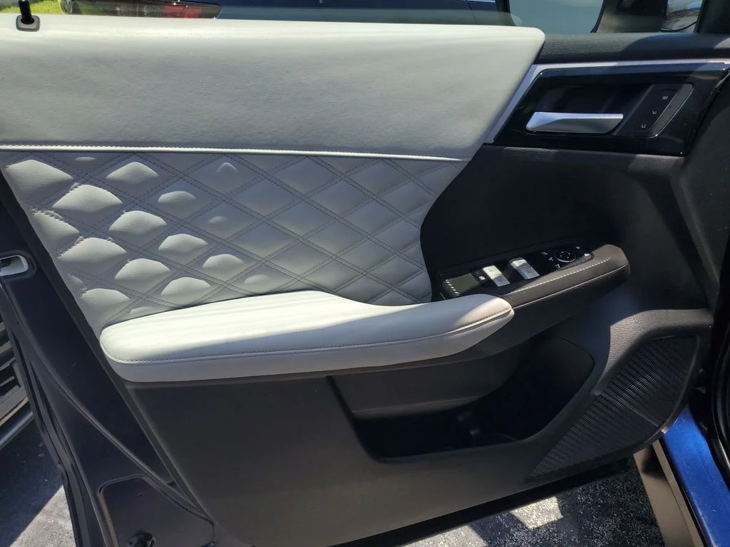 Used 2022  Mitsubishi SEL image 18