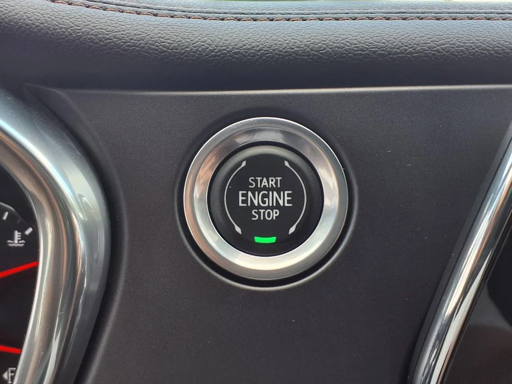 Used 2019 Summit White Chevrolet Premier image 26