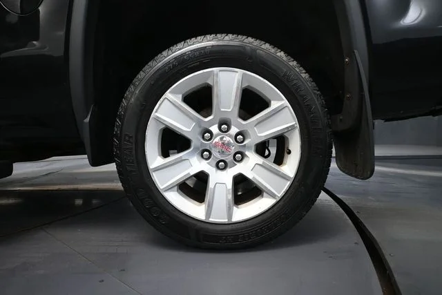 Used 2015 Black GMC SLE image 13