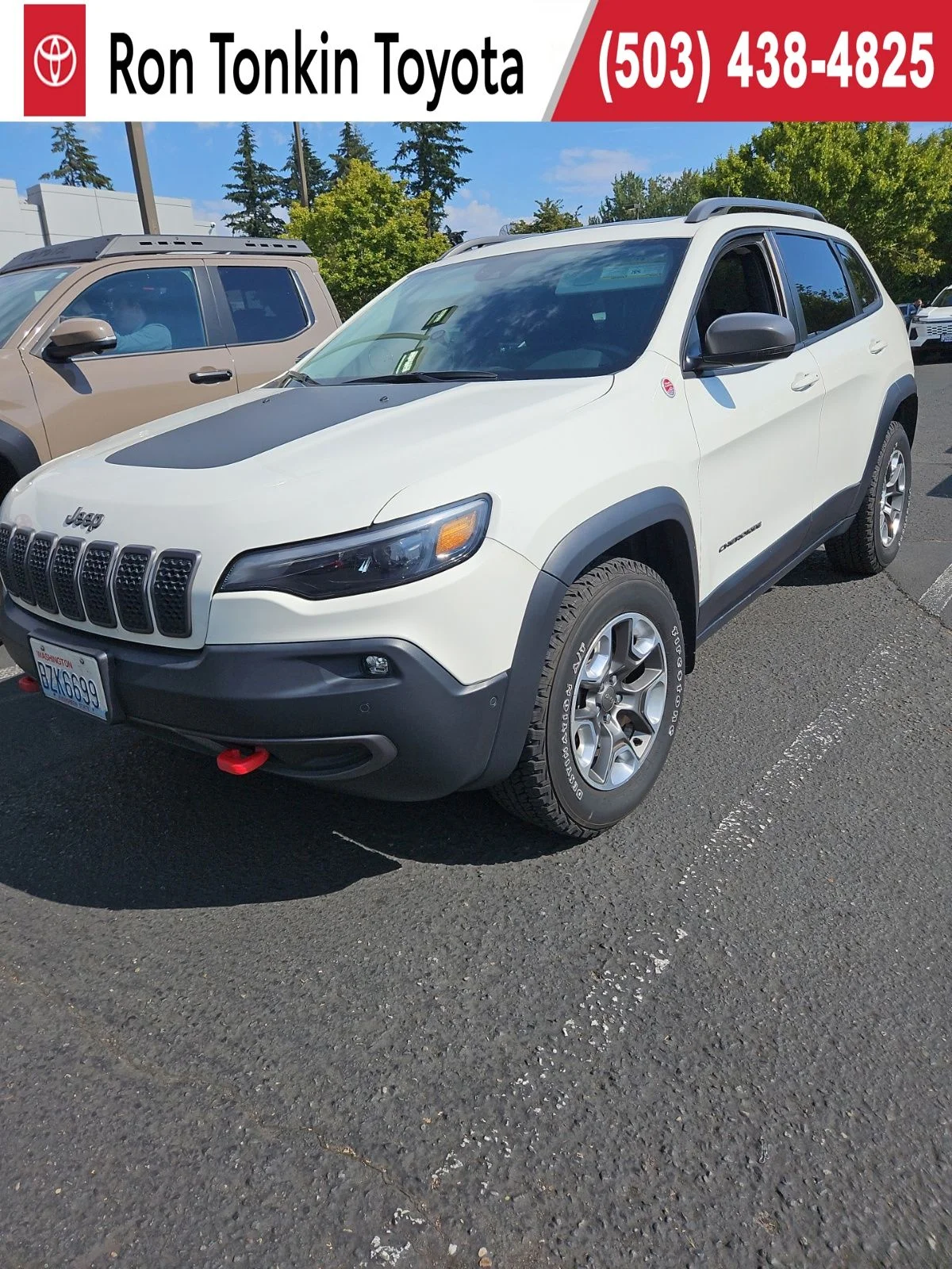 Used 2019 White Jeep Trailhawk image 1
