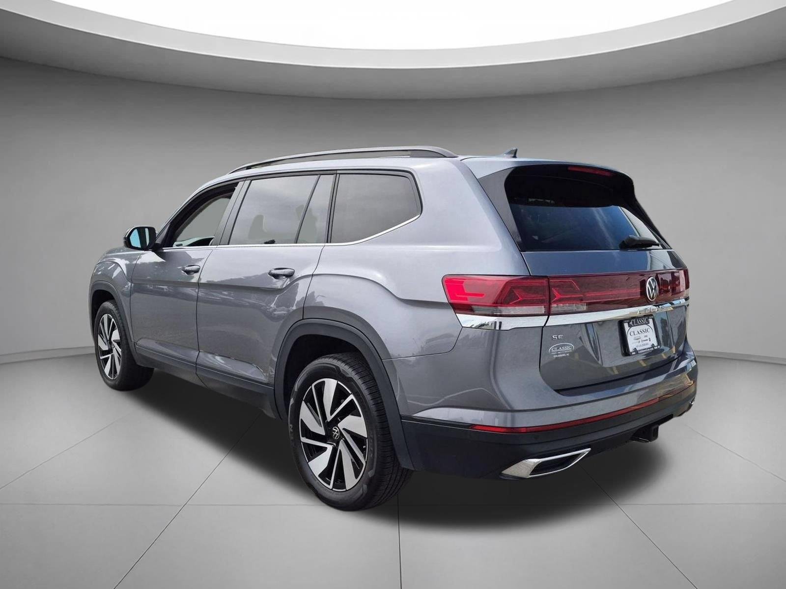 Used 2024  Volkswagen 2.0T SE w/Technology image 3