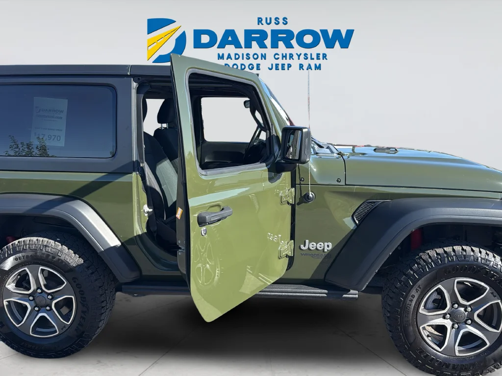 Used 2021 Green Jeep Sport S image 34