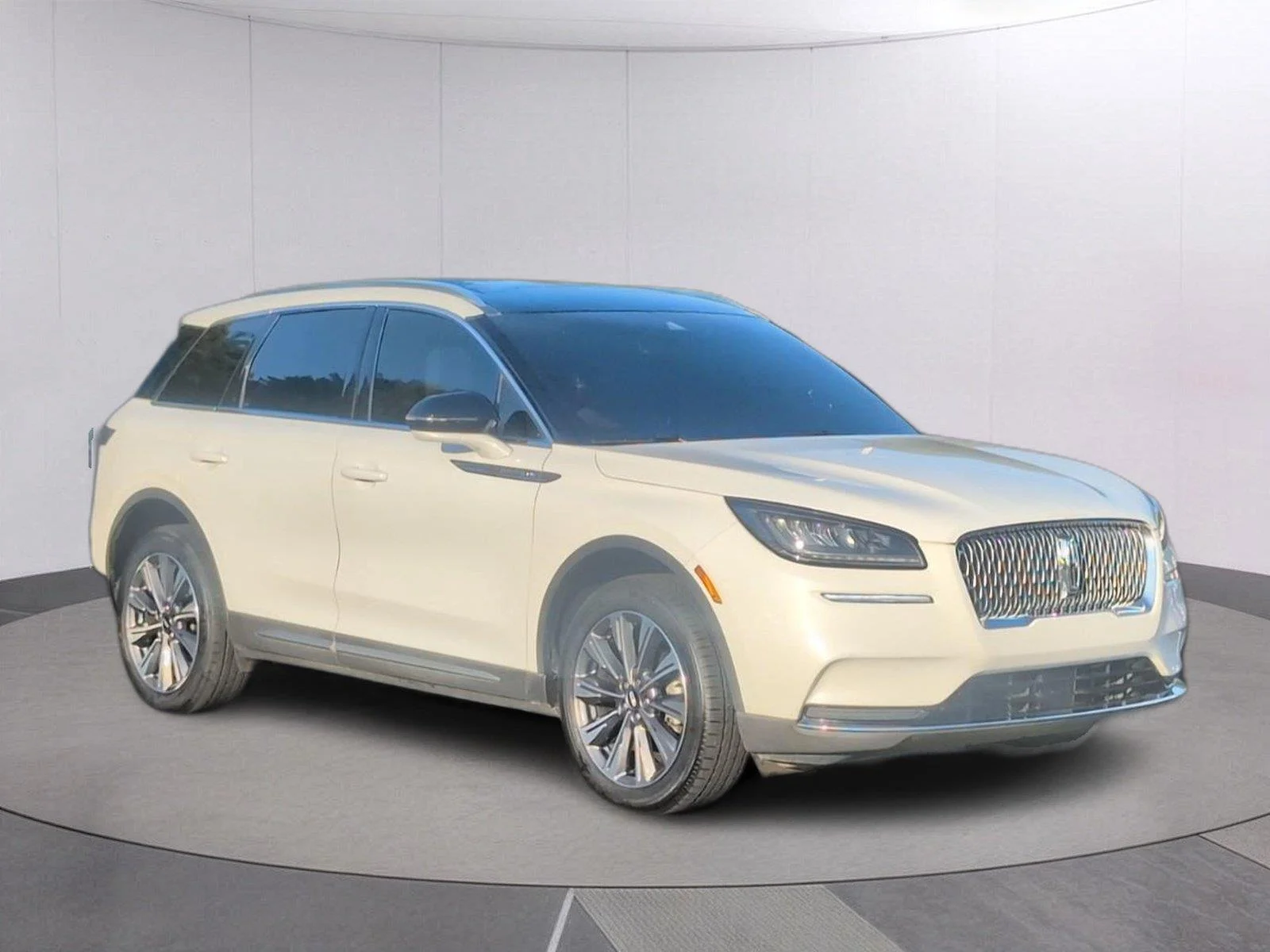Used 2022 Pristine White Metallic Tri-Coat Lincoln Reserve image 9