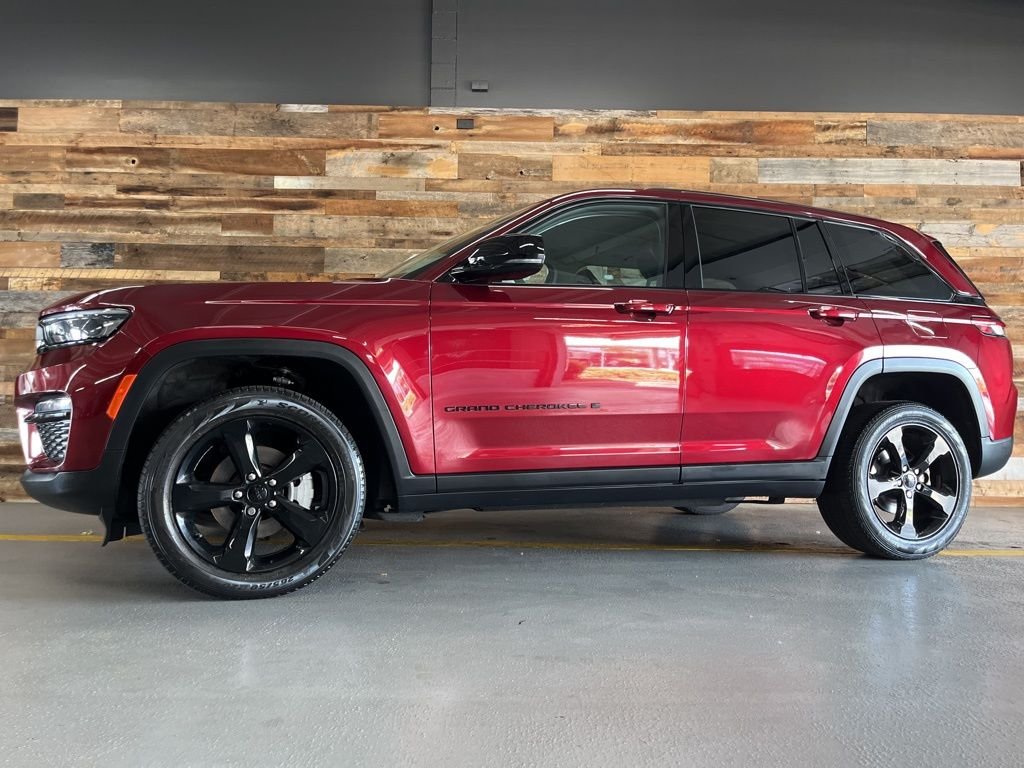 Used 2023 Velvet Jeep Limited image 50