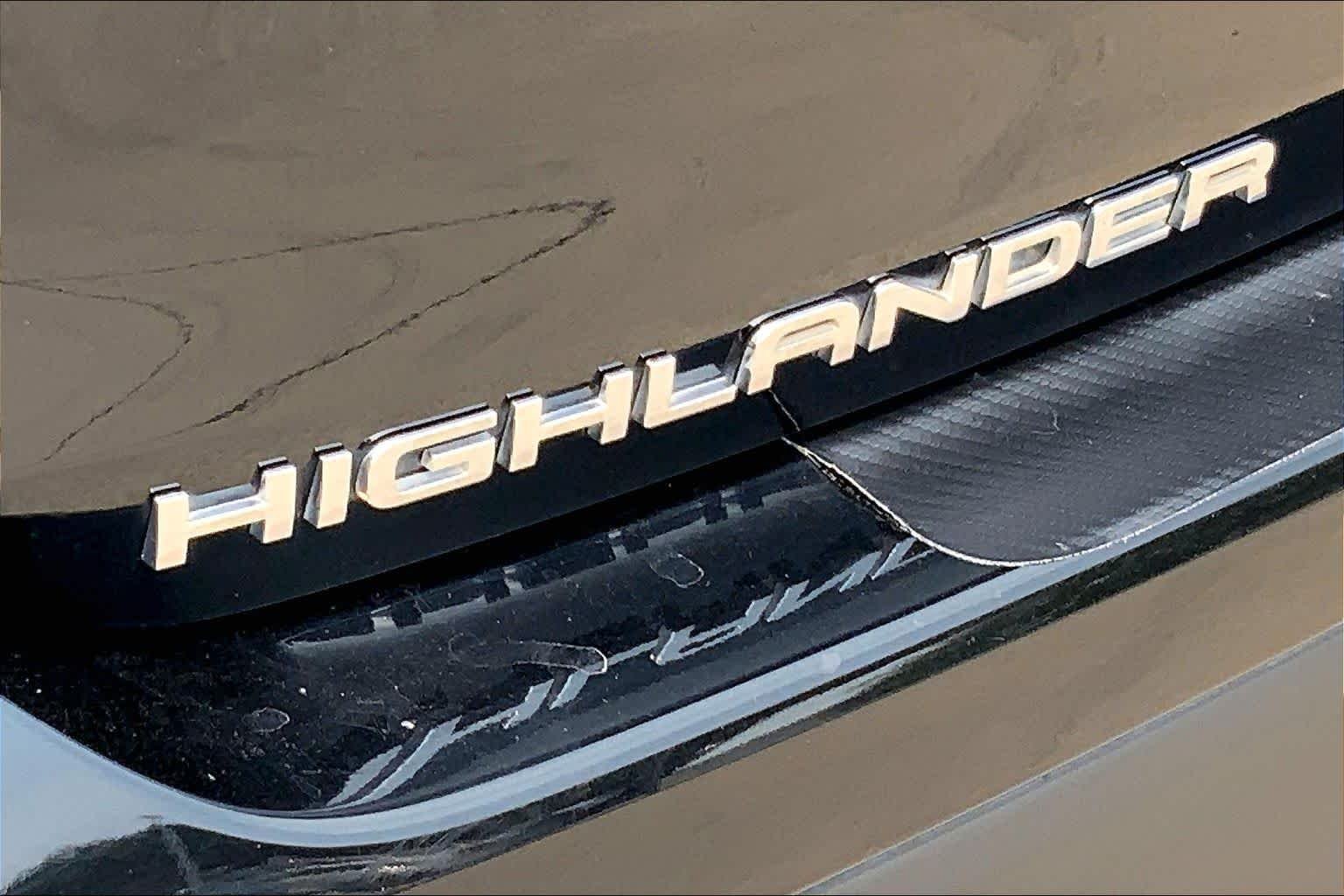 Used 2021 Midnight Black Metallic Toyota XLE image 10