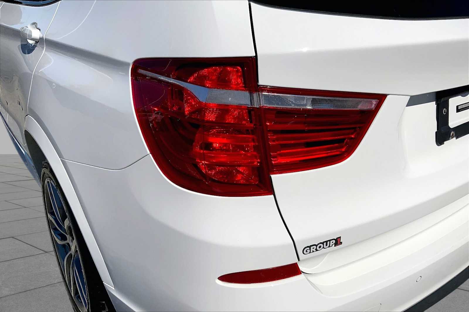 Used 2017 Alpine White BMW xDrive28i image 28