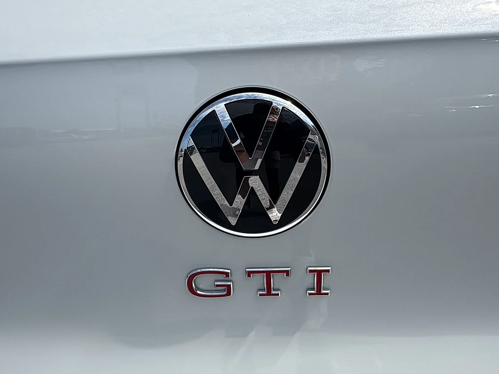 New 2026 Opal White Pearl Volkswagen 2.0T SE DSG image 11