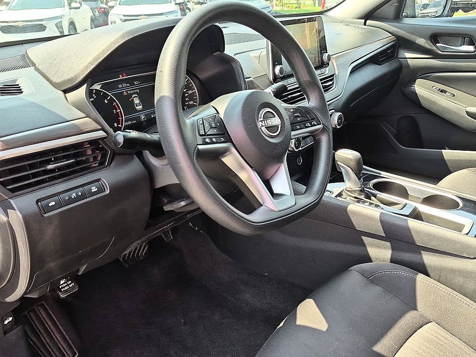 Used 2024 Super Black Nissan 2.5 SV image 15
