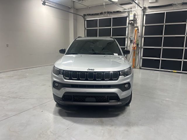 New 2026 Silver Zynith Metallic Clear-Coat Exterior Paint Jeep Latitude image 2