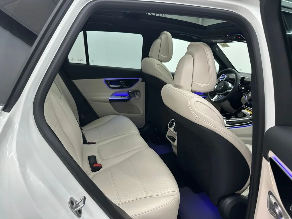 New 2027 White Mercedes-Benz GLC 300 image 24
