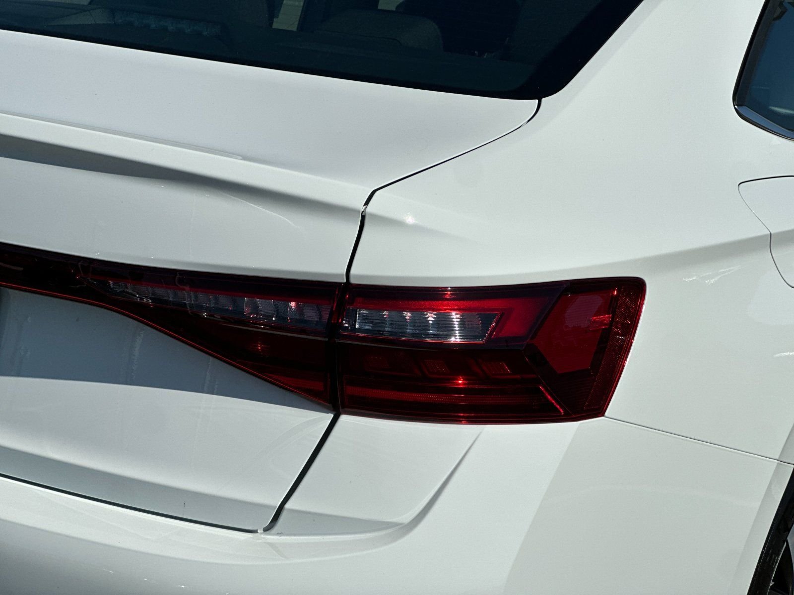 New 2027 Pure White Volkswagen 1.5T S image 25
