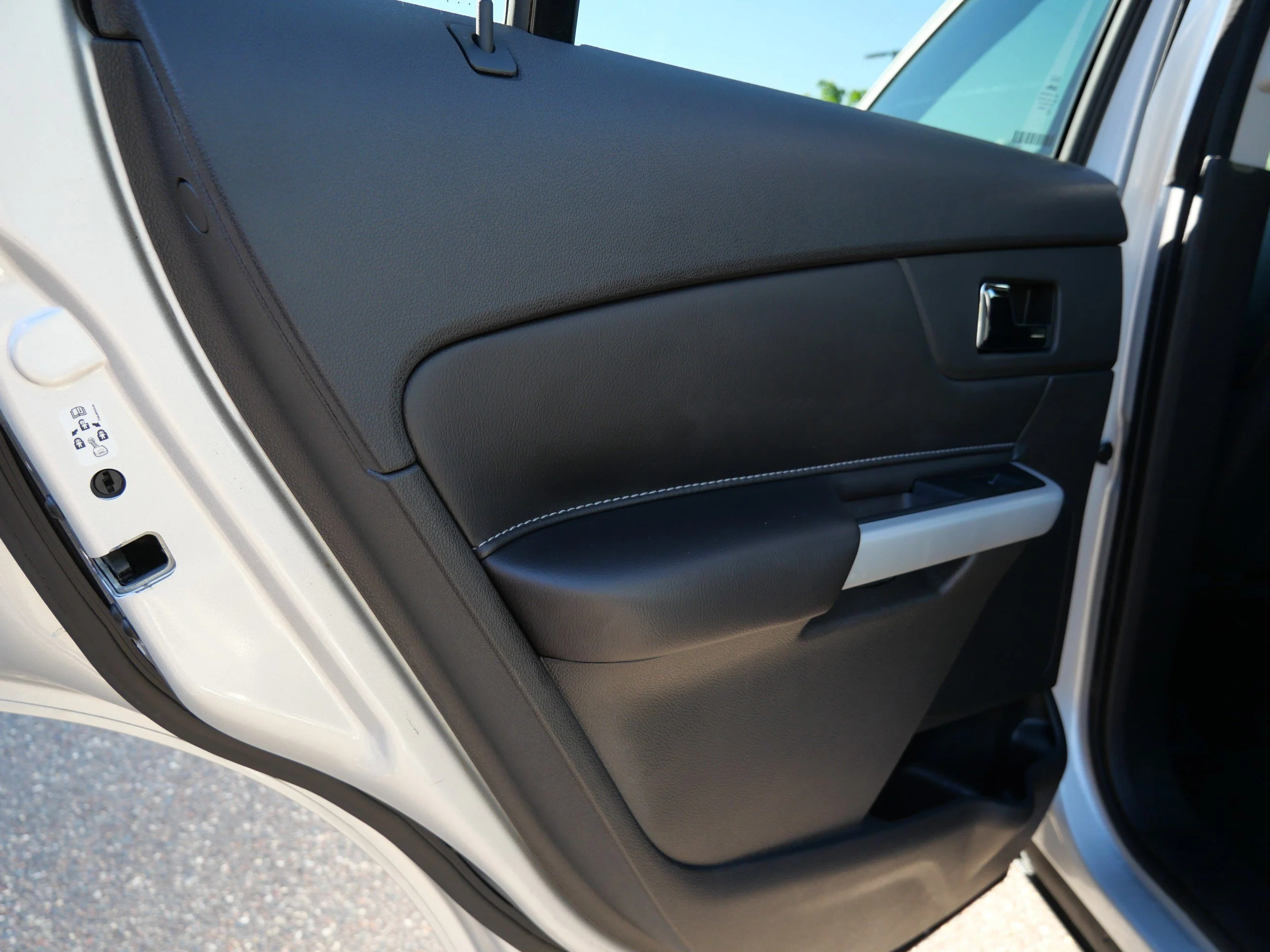 Used 2014 Ingot Silver Metallic Ford SE image 14