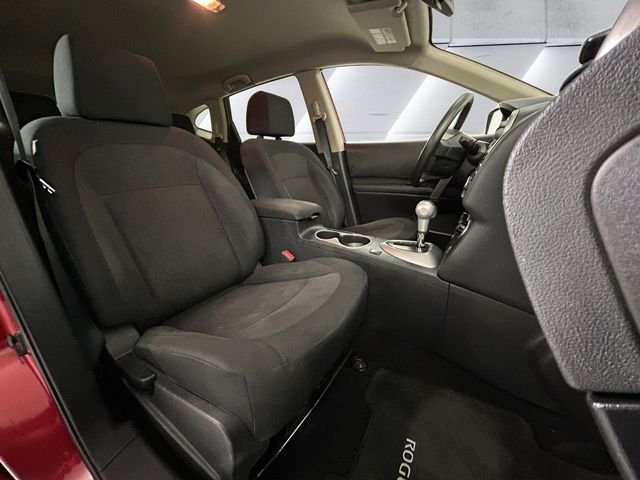 Used 2015 Red Nissan S image 14