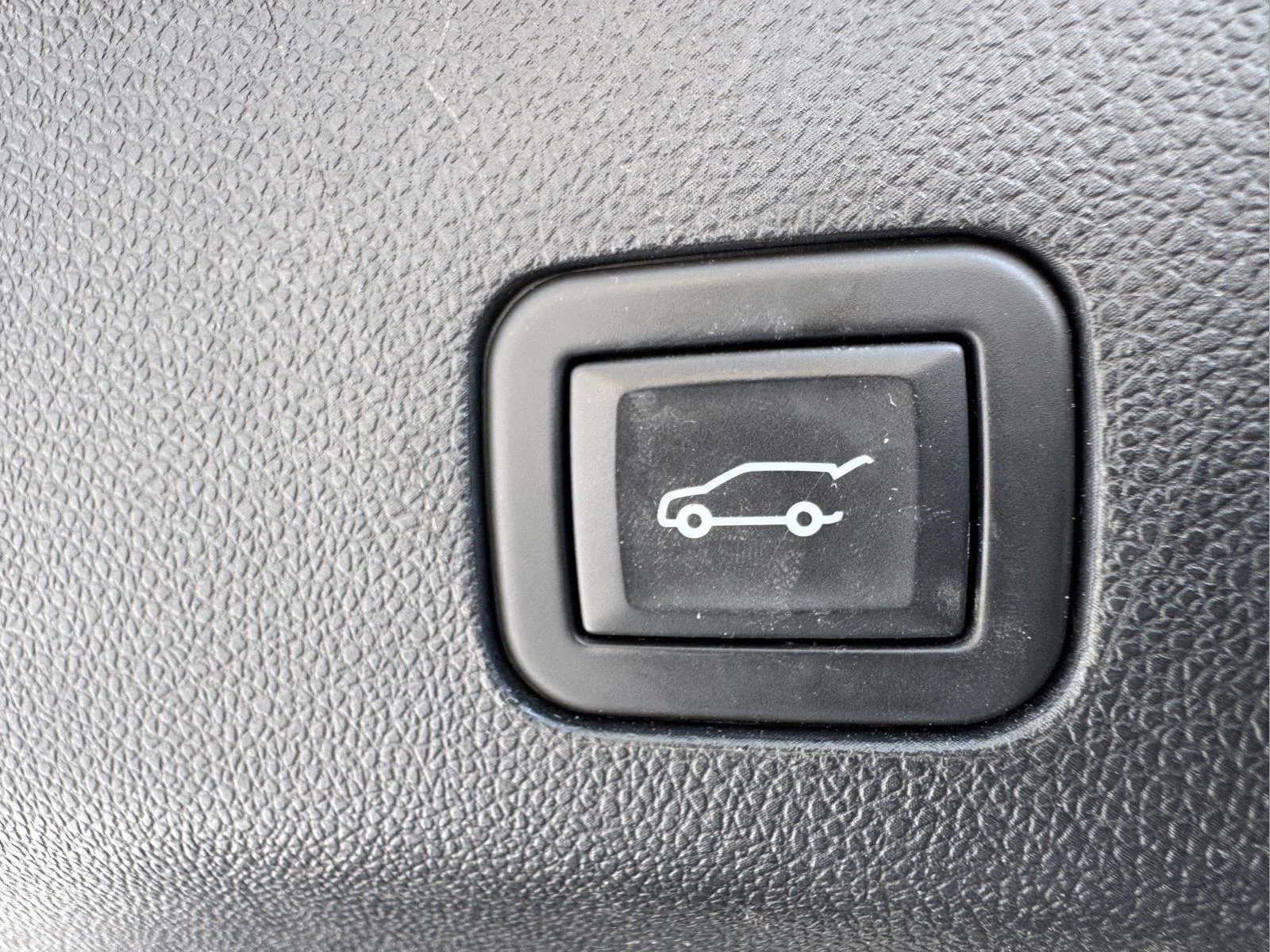 Used 2023 Summit White Chevrolet Premier image 13