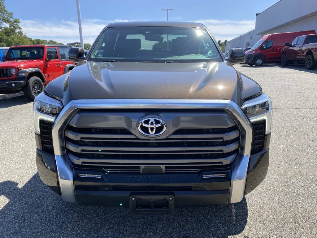 Certified Used 2025  Toyota Limited image 9