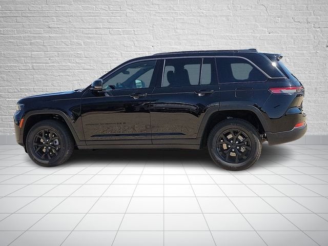 New 2026 Diamond Black Crystal Pearlcoat Jeep Altitude image 2