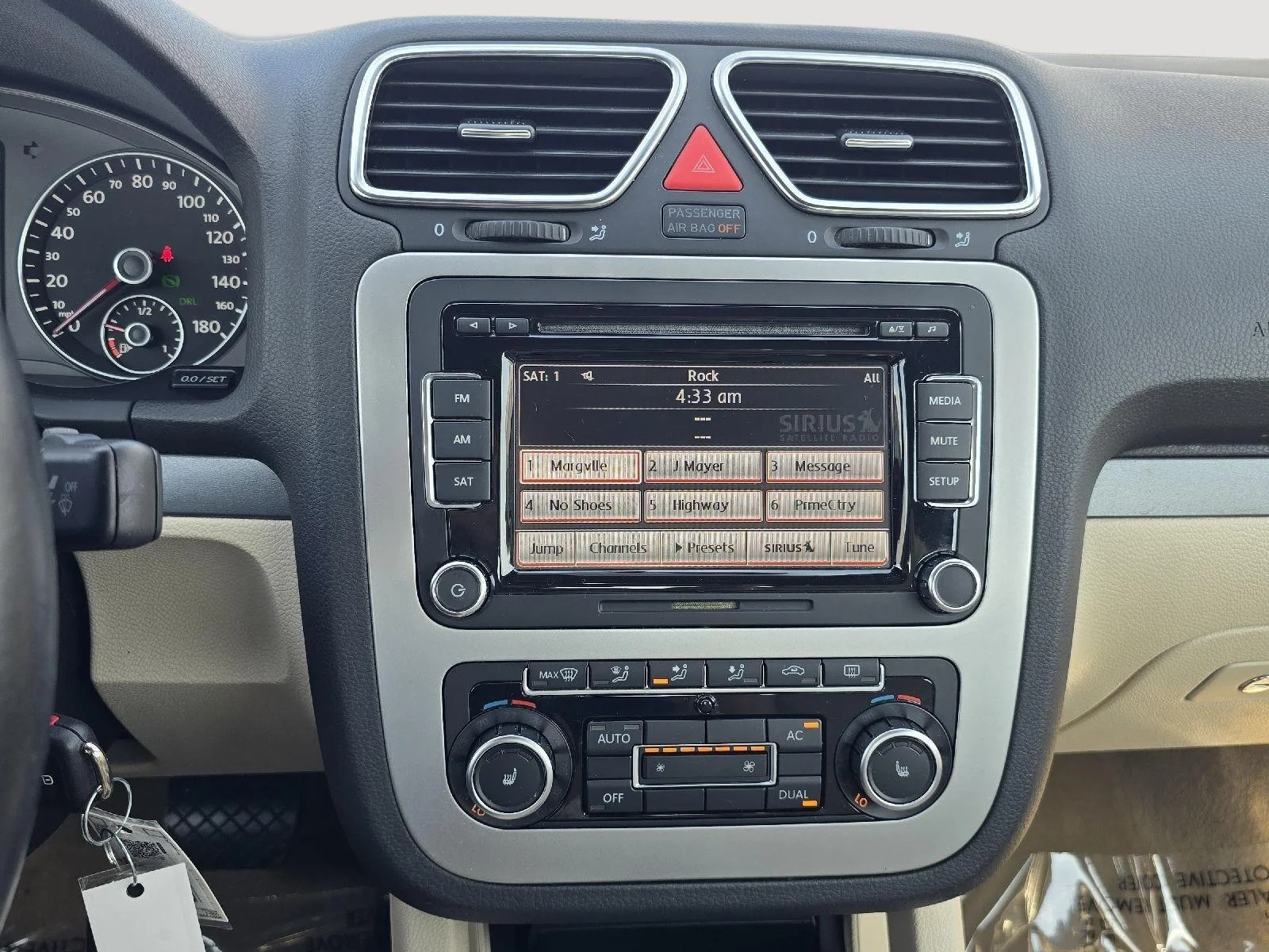 Used 2010 WHITE Volkswagen Komfort image 17