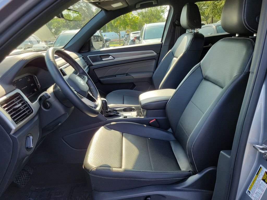 Certified Used 2023  Volkswagen 2.0T SE w/Technology image 16