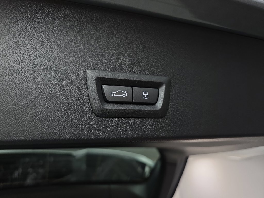 Used 2026 Skyscraper Grey Metallic BMW 30 xDrive image 13