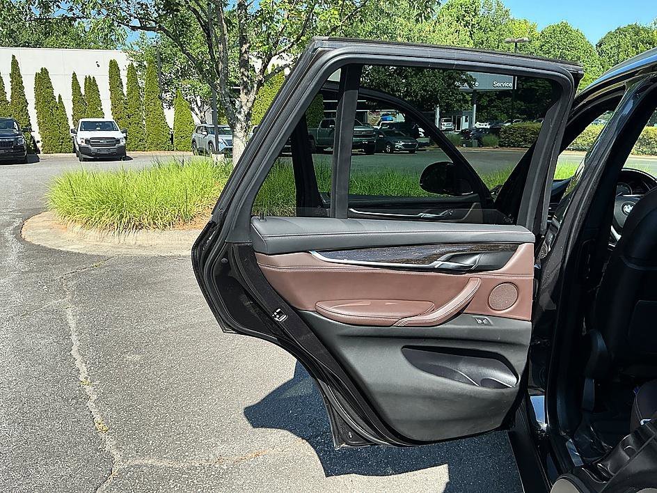 Used 2018 Dark Graphite Metallic BMW xDrive40e iPerformance image 22