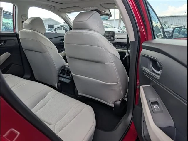 Used 2025  Honda SE image 24