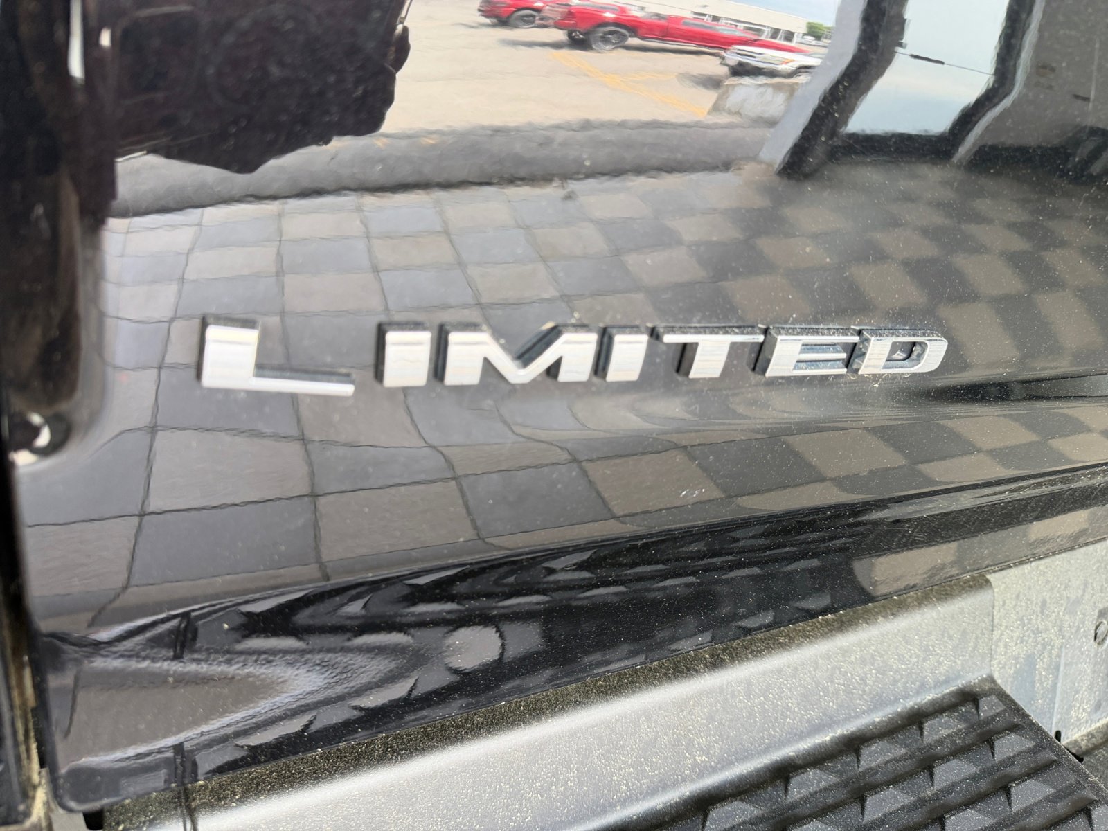 Certified Used 2022 Diamond Black Crystal Pearlcoat RAM Limited image 40