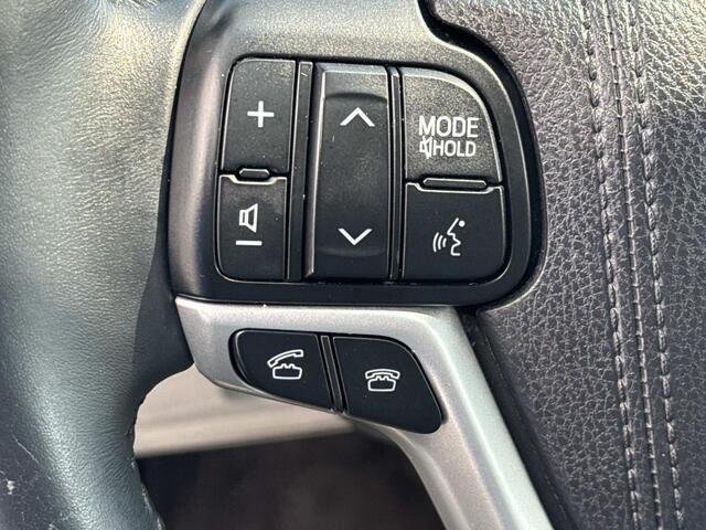 Used 2015 Predawn Gray Mica Toyota XLE image 23