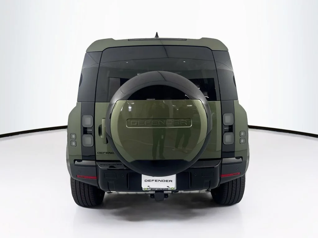 New 2026 Woolstone Green Land Rover S image 6