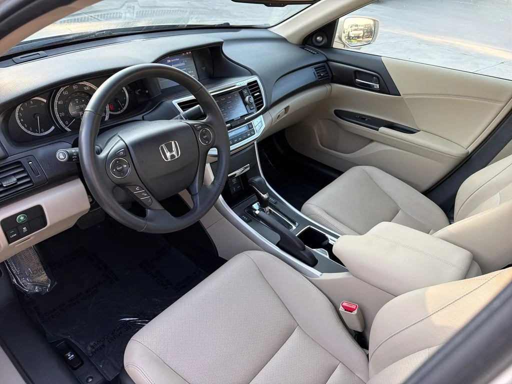 Used 2015 Beige Honda EX-L image 13