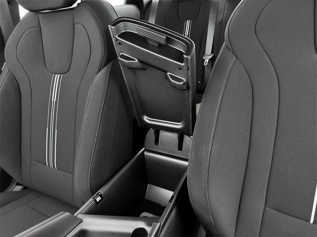 2025 Hyundai Elantra SEL - Photo 18
