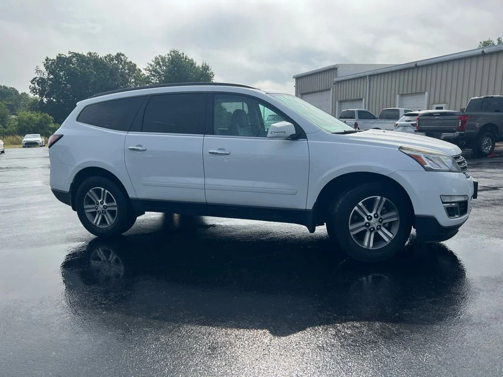 Used 2016 Chevrolet Traverse 2LT with VIN 1GNKRHKD3GJ237428 for sale in Mayfield, KY