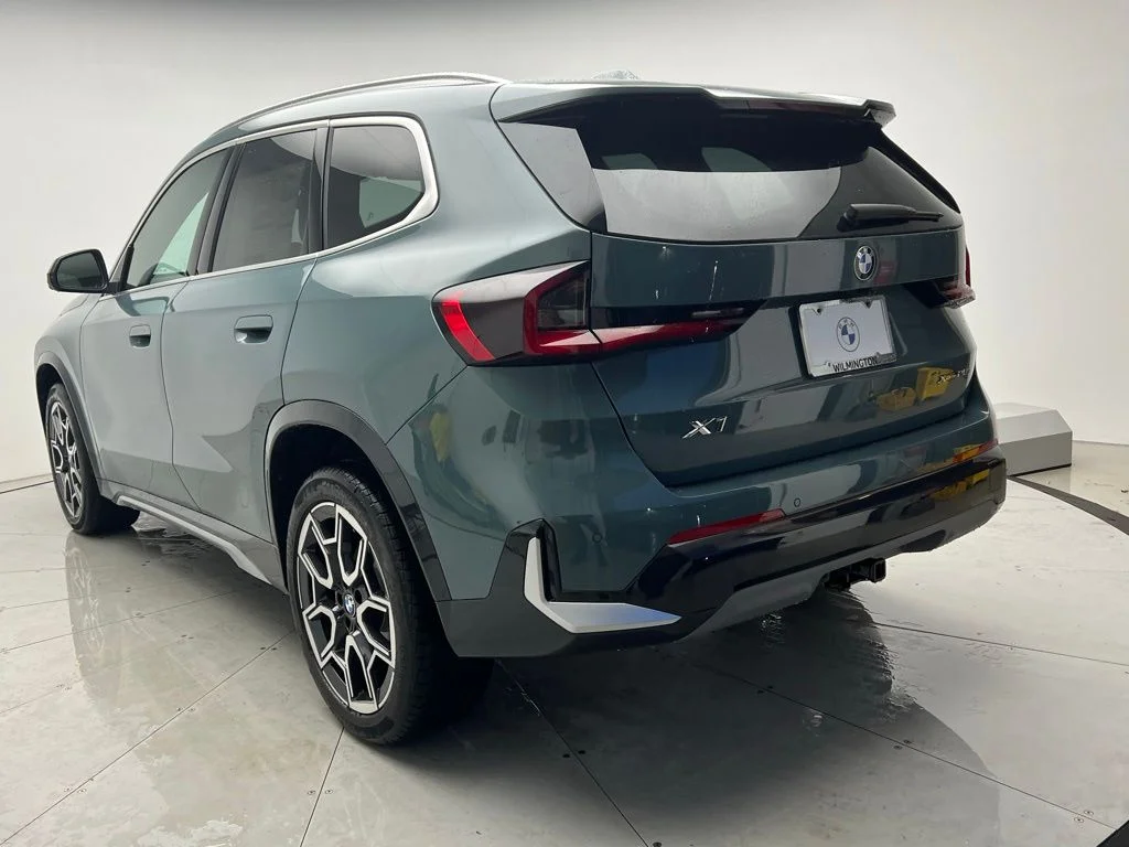 Used 2026 Cape York Green Metallic BMW xDrive28i image 4