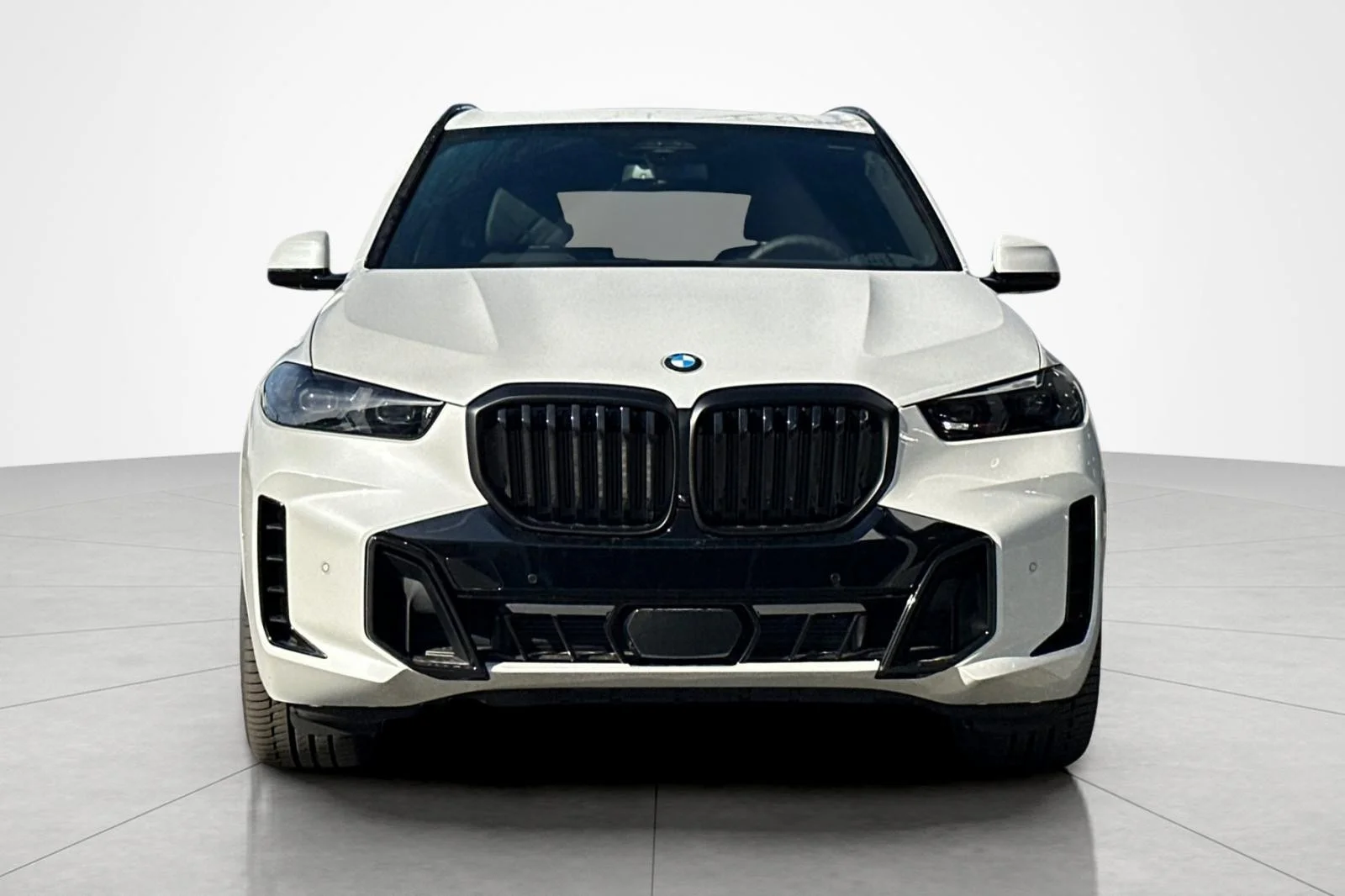 New 2026 Mineral White Metallic BMW sDrive40i image 8