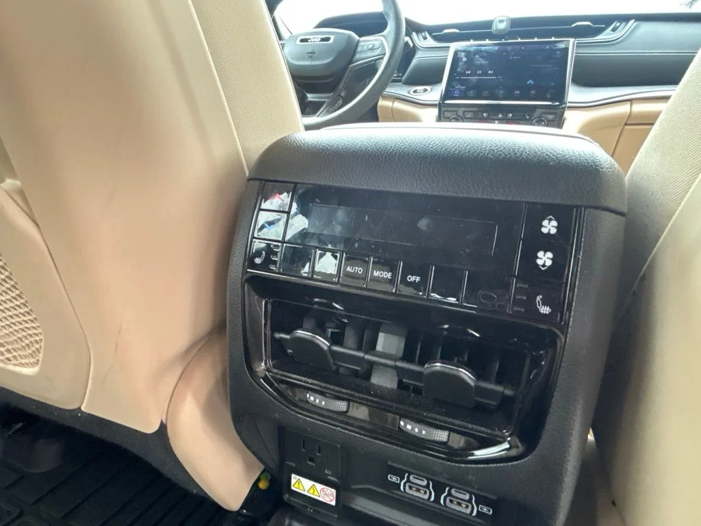 Used 2024 Gray Jeep Limited image 35