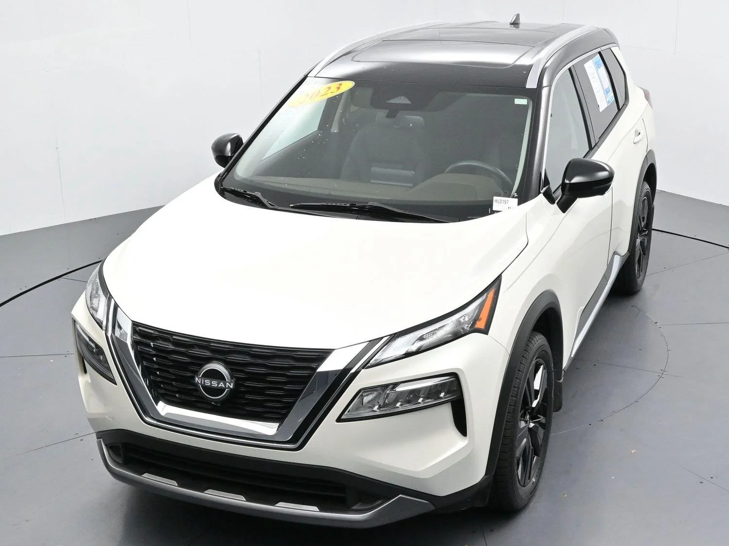 Used 2023 Pearl White Tricoat/Super Black Nissan SL image 39