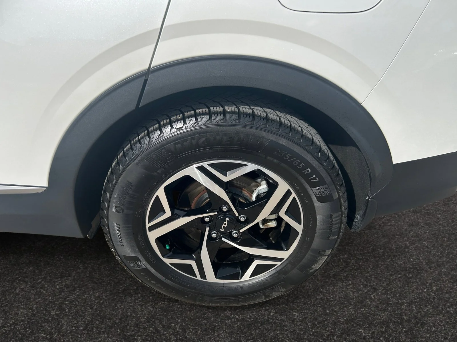 Used 2023 WHITE Kia X-LINE AWD image 9