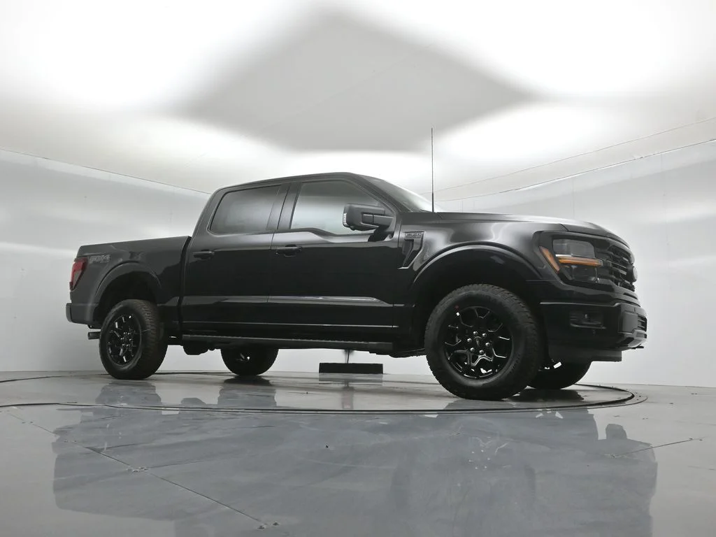 New 2026 Agate Black Metallic Ford XLT image 3